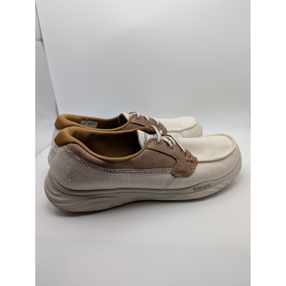 Skechers GOGA Mat Plush Boat Shoes Womens 7.5 White Tan Slip On Comfort Loafers